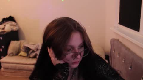 Snapshot of reyreyclub chatting on 12/14/25, 04:01 reyreyclub online show from 12/14/25, 04:01