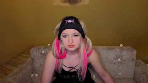 Snapshot of rheamoonn chatting on 03/10/26, 09:03 Grace online show from 03/10/26, 09:03