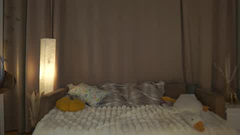Snapshot of rhebageigel chatting on 03/27/26, 06:18 Nanami online show from 03/27/26, 06:18