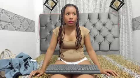 Snapshot of riaha_18_ chatting on 12/14/24, 01:27 riaha_18_ online show from 12/14/24, 01:27