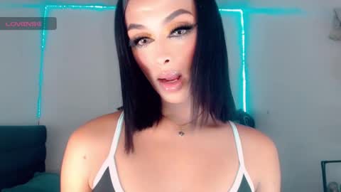 Snapshot of riannagarcia_ chatting on 11/06/25, 06:03 Rianna Garcia online show from 11/06/25, 06:03