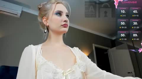 Snapshot of riawoods chatting on 11/10/25, 05:01 Ria Woods online show from 11/10/25, 05:01