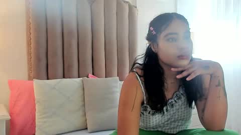 Snapshot of riby_ chatting on 11/30/25, 07:40 riby online show from 11/30/25, 07:40