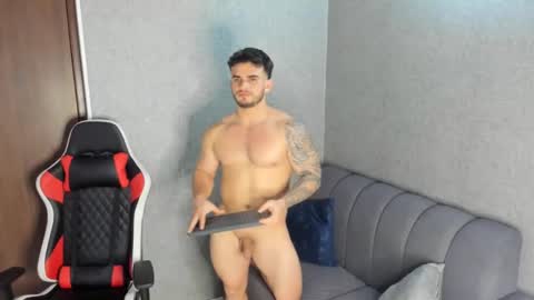 ricardogonzalez666 online show from 12/18/24, 03:47