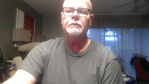 rich32937 online show from 09/17/25, 11:23