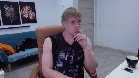 Snapshot of richard_hards chatting on 05/21/26, 12:01 RICHARD HARDS online show from 05/21/26, 12:01