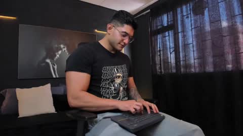 Snapshot of richard_milleer chatting on 01/21/25, 01:32 Ricardo online show from 01/21/25, 01:32