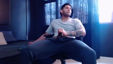 Snapshot of richard_milleer chatting on 10/21/25, 02:51 Ricardo online show from 10/21/25, 02:51