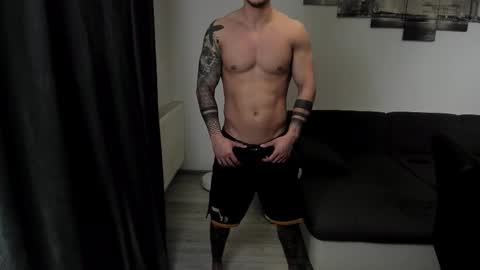 Snapshot of richarddarell chatting on 12/02/25, 06:08 RichardDarell online show from 12/02/25, 06:08