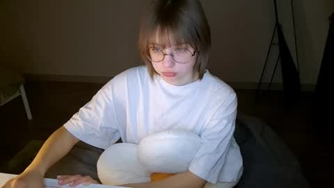 Snapshot of richardlundsten chatting on 04/22/26, 06:31 Luna online show from 04/22/26, 06:31
