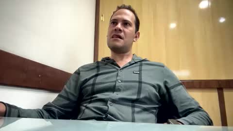 Snapshot of rick503835 chatting on 11/18/25, 03:16 Rick Arian online show from 11/18/25, 03:16