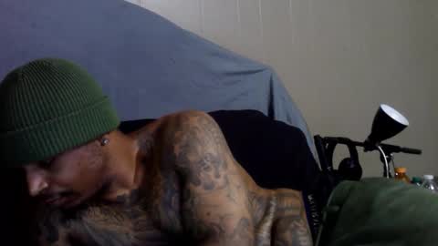 Snapshot of rickavelli chatting on 10/24/25, 04:36 Rick online show from 10/24/25, 04:36