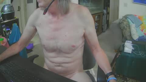 Snapshot of rickl56 chatting on 09/17/25, 03:35 rickl56 online show from 09/17/25, 03:35