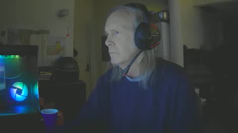 Snapshot of rickl56 chatting on 12/21/25, 09:22 rickl56 online show from 12/21/25, 09:22