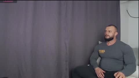 Snapshot of rickymiami1 chatting on 09/30/25, 05:18 rickymiami1 online show from 09/30/25, 05:18