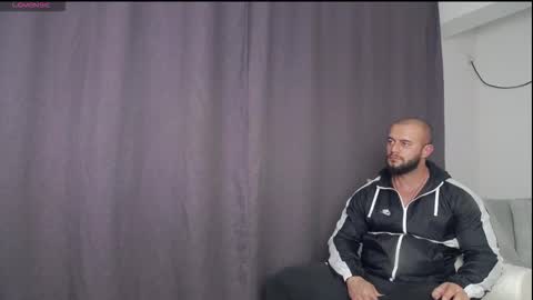 Snapshot of rickymiami1 chatting on 11/04/25, 05:12 rickymiami1 online show from 11/04/25, 05:12