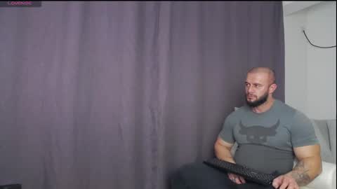 Snapshot of rickymiami1 chatting on 11/05/25, 06:19 rickymiami1 online show from 11/05/25, 06:19