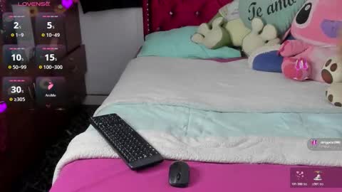 Snapshot of rihana_milan chatting on 11/25/25, 11:27 RIHANA online show from 11/25/25, 11:27