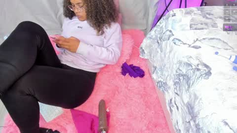 Snapshot of rihannadeep chatting on 01/19/25, 01:12 Sara online show from 01/19/25, 01:12