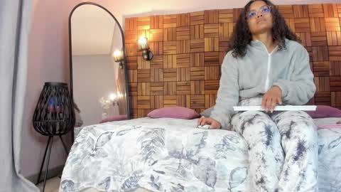 Snapshot of rihannadeep chatting on 01/23/25, 10:01 Sara online show from 01/23/25, 10:01