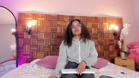 Snapshot of rihannadeep chatting on 02/11/25, 10:04 Sara online show from 02/11/25, 10:04