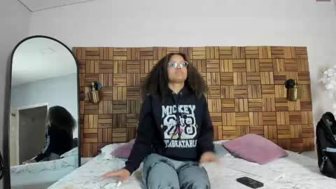 Snapshot of rihannadeep chatting on 02/20/25, 10:05 Sara online show from 02/20/25, 10:05