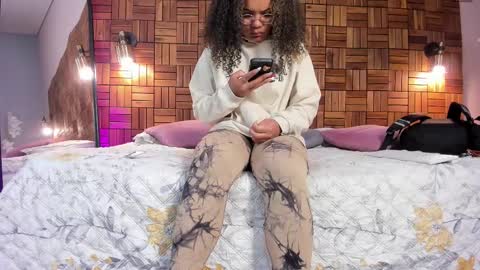 Snapshot of rihannadeep chatting on 02/21/25, 10:07 Sara online show from 02/21/25, 10:07