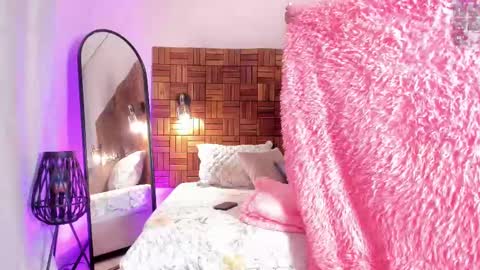 Snapshot of rihannadeep chatting on 03/11/25, 10:07 Sara online show from 03/11/25, 10:07