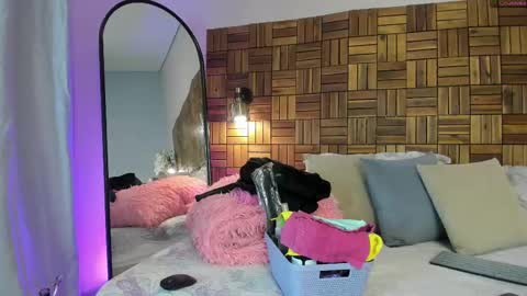Snapshot of rihannadeep chatting on 09/09/25, 10:15 Sara online show from 09/09/25, 10:15