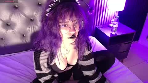 Snapshot of rihonna_hs8 chatting on 12/16/25, 01:38 RIHONNA online show from 12/16/25, 01:38