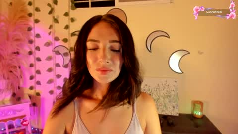 Independent model online show from 12/13/24, 04:33