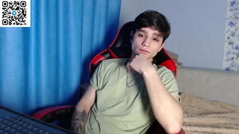 Snapshot of rik_and chatting on 01/11/25, 02:36 Rick online show from 01/11/25, 02:36