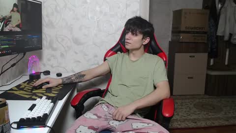 Snapshot of rik_and chatting on 01/14/25, 02:11 Rick online show from 01/14/25, 02:11