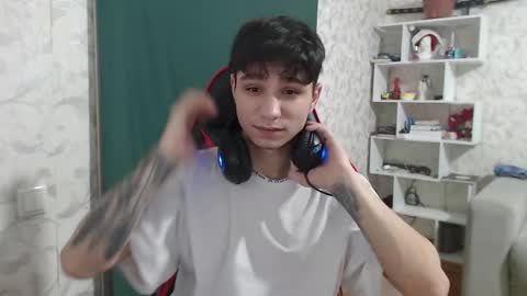 Snapshot of rik_and chatting on 02/12/25, 12:33 Rick online show from 02/12/25, 12:33