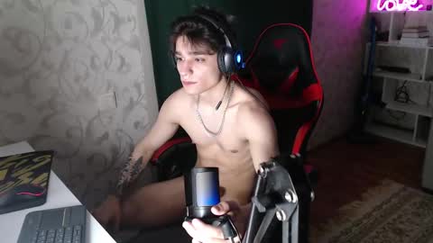 Snapshot of rik_and chatting on 03/02/25, 02:43 Rick online show from 03/02/25, 02:43