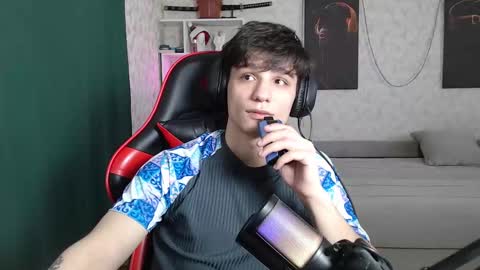 Snapshot of rik_and chatting on 03/05/25, 10:44 Rick online show from 03/05/25, 10:44