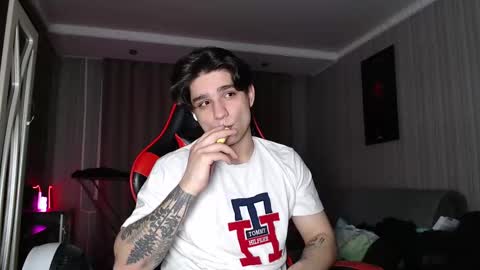 Snapshot of rik_and chatting on 10/08/25, 01:31 Rick online show from 10/08/25, 01:31