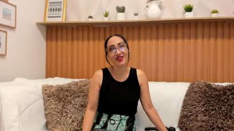 Snapshot of riley_reid_milf chatting on 06/11/26, 01:31 Oriana online show from 06/11/26, 01:31