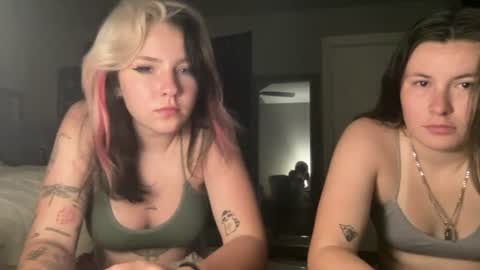 Snapshot of rileycooperrr chatting on 06/17/26, 04:26 rileycooperrr online show from 06/17/26, 04:26