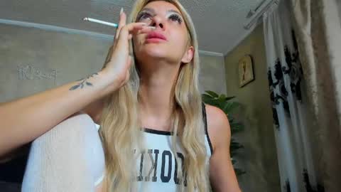 Snapshot of rileylannax chatting on 06/09/26, 03:51 rileylannax online show from 06/09/26, 03:51