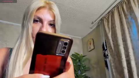 Snapshot of rileylannax chatting on 06/11/26, 03:15 rileylannax online show from 06/11/26, 03:15