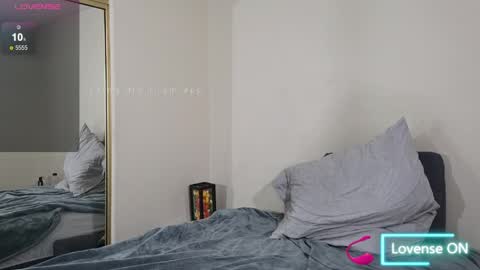 Snapshot of rileylogan chatting on 03/27/26, 01:44 Riley Logan online show from 03/27/26, 01:44