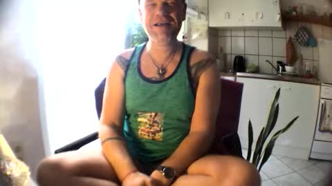 Snapshot of riod_rainforest_1983 chatting on 10/23/25, 09:52 Rotrigo online show from 10/23/25, 09:52