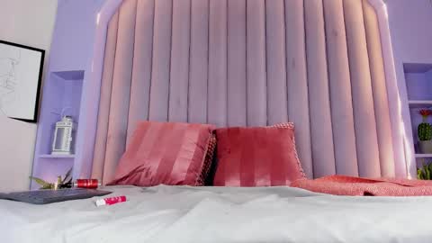 RIRI  online show from 10/24/25, 09:22