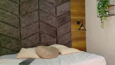 RIRI  online show from 12/01/25, 08:14