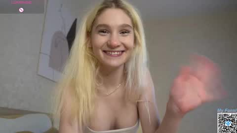 Flora online show from 10/15/25, 01:50