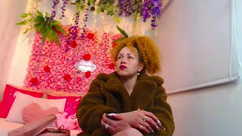 Snapshot of risitos_de_oro_ chatting on 10/17/25, 03:10 Risitos De Oro online show from 10/17/25, 03:10