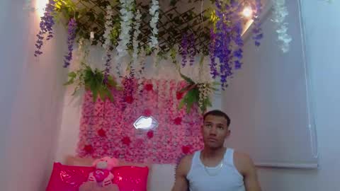 Snapshot of risitos_de_oro_ chatting on 10/24/25, 01:46 Risitos De Oro online show from 10/24/25, 01:46