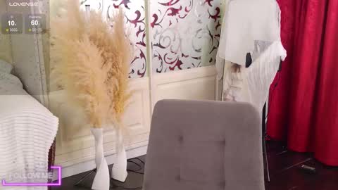 Snapshot of risky_dream chatting on 11/22/25, 01:32 Alice online show from 11/22/25, 01:32