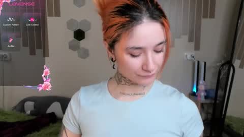 Snapshot of riskypussy chatting on 09/26/25, 02:15 MIley online show from 09/26/25, 02:15